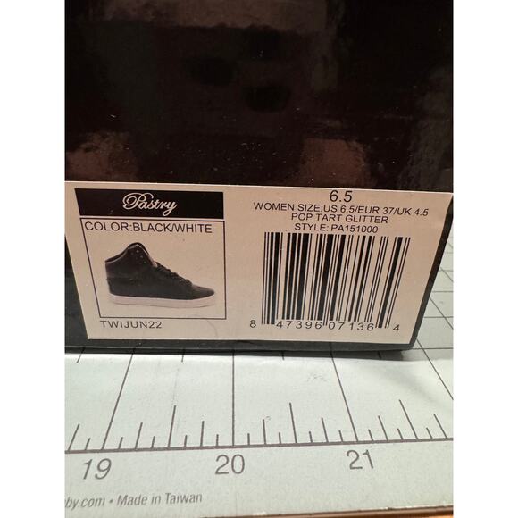 NEW in Box Pastry Pop Tart Sneakers PA15100 Black Glitter Size 6.5 SAME DAY SHIP - Picture 3 of 8